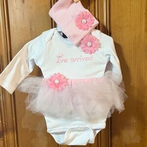Glitz Kids White Newborn Onesie - Handmade - Detached Tutu - Pink Hat